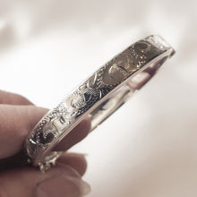 Load image into Gallery viewer, Paris Sterling Silver 1/4&quot; Engraved Children&#39;s Snap Bangle
