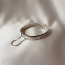 Load image into Gallery viewer, Paris Sterling Silver 1/4" Engraved Children's Snap Bangle