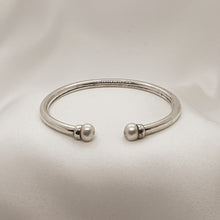 Load image into Gallery viewer, Portia Stirling Silver Open Bangle - Pearl
